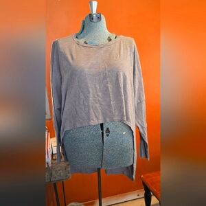 Dramatic high/low top